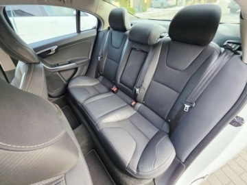 Volvo S60 II Sedan 2.0 D3 163KM 2012 Volvo S60 ___R-Design___2.0 D4 163KM___Bi-Xenon Skora Navi Alu18 Black___, zdjęcie 2