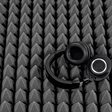 Самоклеящаяся акустическая пена PYRAMID 8 см — идеально подходит для студии