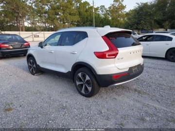 Volvo XC40 2023 Volvo XC 40 B5 Plus Bright Theme 2023 2.0l 2.0 Benzyna 247KM, zdjęcie 3