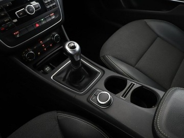 Mercedes Klasa A W176 Hatchback 5d 1.6 180 BlueEFFICIENCY 122KM 2014 Mercedes A 180 Bi-Xenon grzane fotele navi, zdjęcie 26