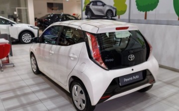 Toyota Aygo II Hatchback 5d 1.0 VVT-i 69KM 2017 Toyota Aygo 1.0 VVT-i X-play EU6 Benzyna 69KM, zdjęcie 3