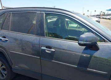 Toyota RAV4 V 2023 Toyota RAV4 2023, 2.5L, 4x4, HYBRID LIMITED, od ubezpieczalni 2.5 Benzyna, zdjęcie 3