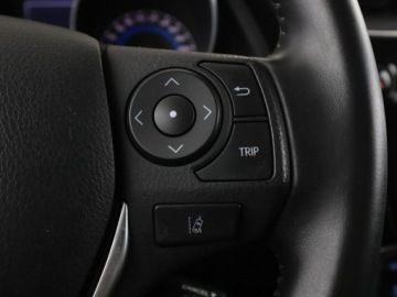 Toyota Auris II Hatchback 5d Facelifting 1.8 Hybrid 136KM 2017 Toyota Auris navi kamera grzane fotele tempomat, zdjęcie 29