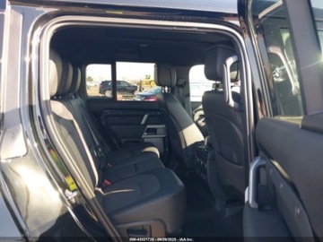 Land Rover Defender IV (L663) 2023 Land Rover Defender 130 X-Dynamic SE 2023 3.0l 3.0 Benzyna 395KM, zdjęcie 13