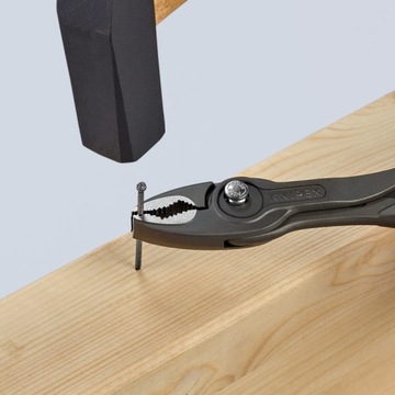 КОМБИНИРОВАННЫЕ ЩИПЦЫ KNIPEX TWINGRIP 200 MM 8201200
