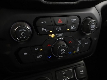 Jeep Renegade SUV 1.4 MultiAir 170KM 2018 Jeep Renegade Limited 4x4 automat 170KM navi, zdjęcie 27