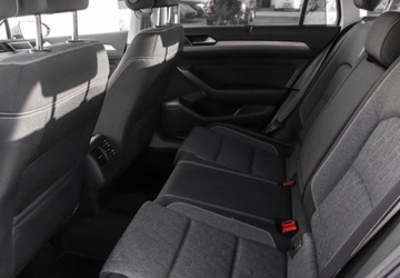 Volkswagen Passat B8 Variant Facelifting 2.0 TDI SCR 200KM 2023 Volkswagen Passat 2.0TDI 200KM Business DSG, Nawigacja Satelitarna, Podgrz, zdjęcie 10
