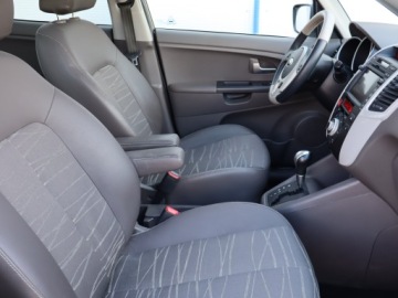 Kia Venga Mikrovan 1.6 DOHC CVVT 125KM 2013 Kia Venga 1.6 CVVT, Automat, Skóra, Navi, Klima, zdjęcie 8