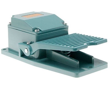 Wyłącznik nożny CFS-402 (SFM1) 15A PEDAŁ