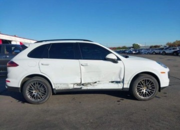 Porsche Cayenne III 2018 Porsche Cayenne 2018, 3.6L, 4x4, PLATINUM, od ubezpieczalni 3.6 Benzyna, zdjęcie 2
