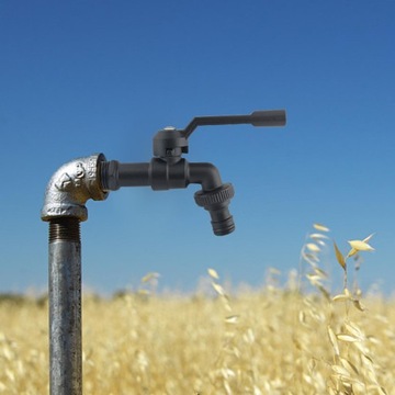 1 латунный смеситель для наружного использования. Простота в использовании.