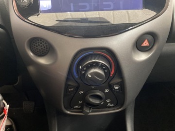 Toyota Aygo II Hatchback 3d Facelifting 1.0 VVT-i 72KM 2020 Toyota Aygo 1.0 VVT-i X-play X-shift II (2014-) To, zdjęcie 17