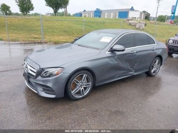 Mercedes Klasa E W213 2020 Mercedes-Benz Klasa E 2020 Mercedes-Benz E-Class E 450 4MATIC Sedan 2.0, zdjęcie 2