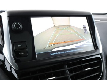 Peugeot 2008 I SUV Facelifting 1.2 PureTech 110KM 2017 Peugeot 2008 Style panorama grzane fotele kamera, zdjęcie 23