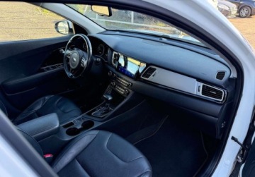 Kia Niro I Crossover 1.6 GDi Hybrid 141KM 2018 Kia Niro Faktura 23 full wersja , grzane wentylowane fotele 1.6 141KM, zdjęcie 18