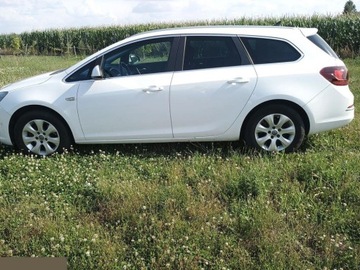 Opel Astra J Sports Tourer Facelifting 1.6 CDTI ecoFLEX 110KM 2015 Opel Astra 1.6 CDTI DPF ecoFLEX Sports Tourer S&amp;S Exklusiv 110KM 2015r, zdjęcie 2