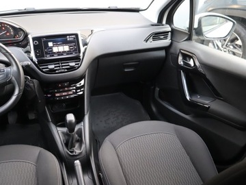Peugeot 208 I Hatchback 5d Facelifting 1.2 PureTech 82KM 2019 Peugeot 208 1.2 PureTech, Salon Polska, zdjęcie 7