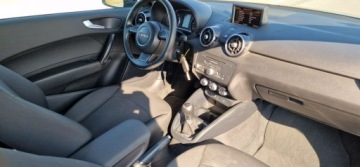 Audi A1 I Hatchback 3d 1.2 TFSI 86KM 2013 Audi A1 S Line, zdjęcie 16