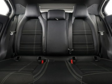 Mercedes Klasa A W176 Hatchback 5d Facelifting 200 156KM 2016 Mercedes A 200 156KM automat navi półskóra PDC, zdjęcie 17