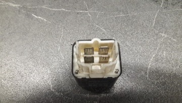 066700-9000 RELÉ MAZDA 323C