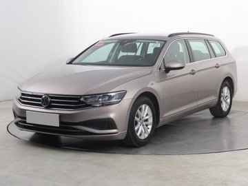 Volkswagen Passat B8 Variant 2.0 TDI BlueMotion SCR 150KM 2019 VW Passat 2.0 TDI, Salon Polska, 1. Właściciel, zdjęcie 1