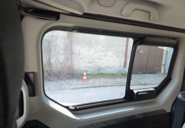 Renault Trafic III Combi 2.0 dCi  170KM 2023 Renault Trafic Spaceclass Escapade170 KMAUTOMATLozkoStolikPerfekt stanGwar, zdjęcie 34