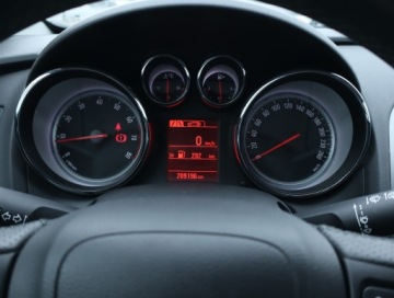 Opel Astra J GTC 1.4 Turbo ECOTEC 120KM 2013 Opel Astra 1.4 T, Navi, Klima, Tempomat, zdjęcie 10