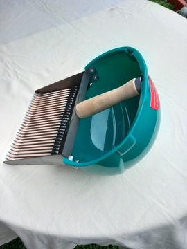 ZBIERACZKA MASZYNKA KOMBAJN DO JAGOD LESNYCH BOROWEK