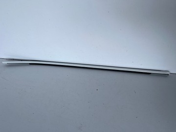 SKODA OCTAVIA IV 4 LISTWA ZGARNIAJĄCA PRAWA PRZÓD 5E3837477B 5E3