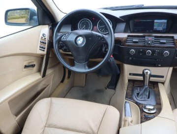 BMW Seria 5 E60 Touring 525 d 177KM 2004 BMW 5 525d, 174 KM, Automat, Navi, Klima, zdjęcie 6