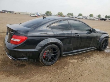 Mercedes Klasa C W205 2013 Mercedes-Benz Klasa C 63 AMG 2013 6.2l 6.2 Benzyna 451KM, zdjęcie 3