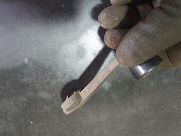 ФИАТ 126 МАЛУХ АВТОМОБИЛЬНОЕ СТЕКЛО РУЧКА ОРИГИНАЛ РАЗНЫЙ КОНЦ.