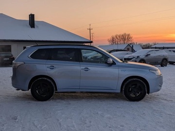 Mitsubishi Outlander III 2014 Mitsubishi Outlander Rezerwacja 2.0 Hybryda Plug-in 121KM, zdjęcie 13