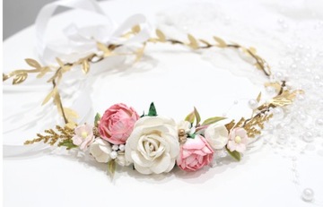 Нежный венок для причастия в стиле бохо в белом, розовом и золотом цветах