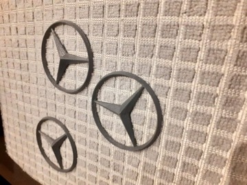 Логотип Mercedes на крышке двигателя Звезда 60 мм.