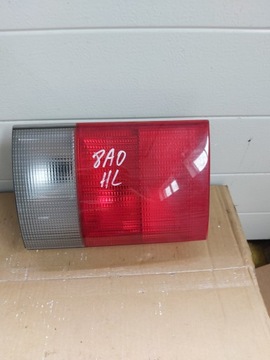 AUDI 80 8A0945093J LAMPA LEWY TYŁ W KLAPĘ
