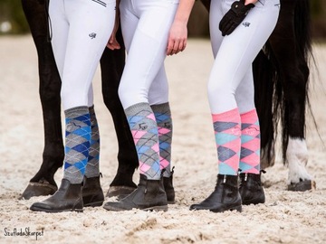 Носки-лошади, гольфы с ромбами.