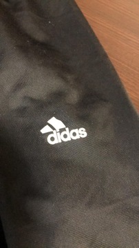 Adidas czarne joggery z paskami i logo defekt S