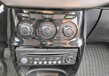 Citroen C3 II 2014 Citroen C3 2014r, 1.2 Benzyna. Lekko uszkodzony tyl. Jezdzi. 1.2 Benzyna, zdjęcie 14