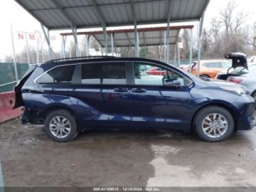 Toyota Sienna III 2024 Toyota Sienna Le, 2024r., 4x4, 2.5L 2.5 Benzyna 189KM, zdjęcie 4