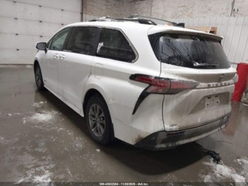 Toyota Sienna III 2021 Toyota Sienna Le, 2021r., 4x4, 2.5L 2.5 Benzyna 189KM, zdjęcie 2