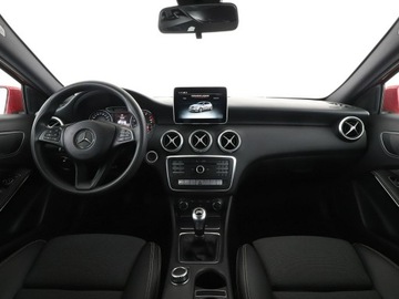 Mercedes Klasa A W176 Hatchback 5d Facelifting 180 122KM 2015 Mercedes A 180 półskóra navi grzane fotele, zdjęcie 14