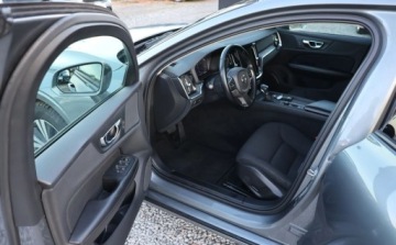 Volvo V60 II  Kombi 2.0 D3 150KM 2019 Volvo V60 NAVIGACJA, Grzane Fotele, Multifunkcja, Tempomat, Czujniki, Auto, zdjęcie 10