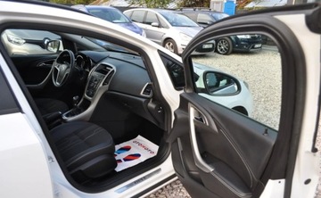 Opel Astra J Sports Tourer 1.4 Twinport ECOTEC 100KM 2012 Opel Astra 150 JAHRE Benzyna Tempomat Cz. parkowania Klimatyzacja 1.4 100KM, zdjęcie 13