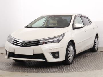 Toyota Corolla XI Sedan 1.6 Valvematic 132KM 2015 Toyota Corolla 1.6 Valvematic, Salon Polska, zdjęcie 1
