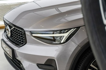 Volvo XC40 Crossover Facelifting 2.0 B3 163KM 2025 Volvo XC 40 Plus Dark B3 Mild Hybrid Benzyna, zdjęcie 4