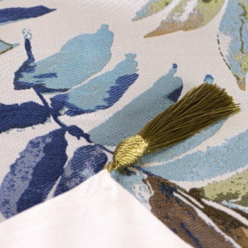 Скатерть-дорожка декоративная матовая гладкая с листьями и цветами 180x32 см