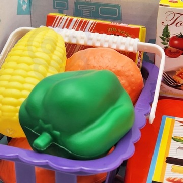 КАССА В МАГАЗИНЕ С КАЛЬКУЛЯТОРОМ И АКСЕССУАРАМИ