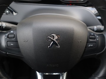 Peugeot 208 I Hatchback 5d Facelifting 1.2 PureTech 82KM 2019 Peugeot 208 1.2 PureTech, Salon Polska, zdjęcie 15