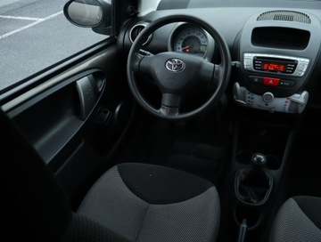 Toyota Aygo I Hatchback 5d Facelifting 1.0 VVT-i 68KM 2013 Toyota Aygo 1.0 VVT-i, Klima, zdjęcie 6